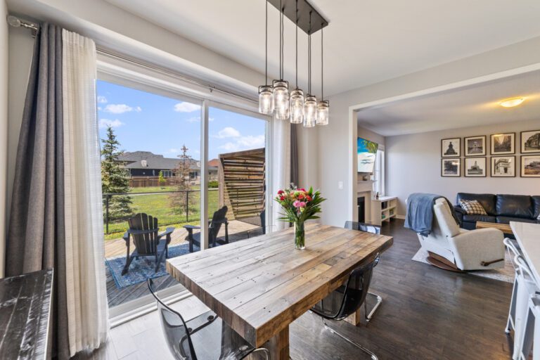 569 Langholm St-13