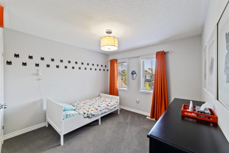 569 Langholm St-18