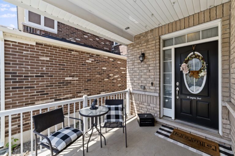 569 Langholm St-2