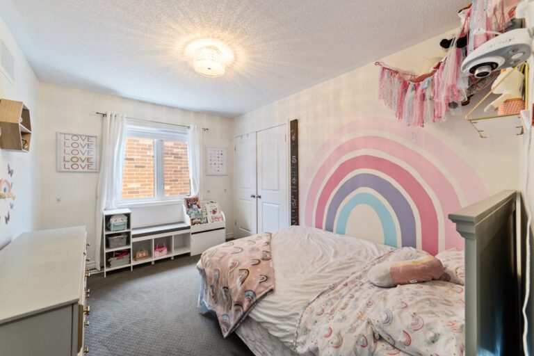 569 Langholm St-21