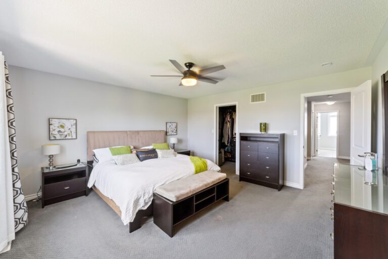 569 Langholm St-23