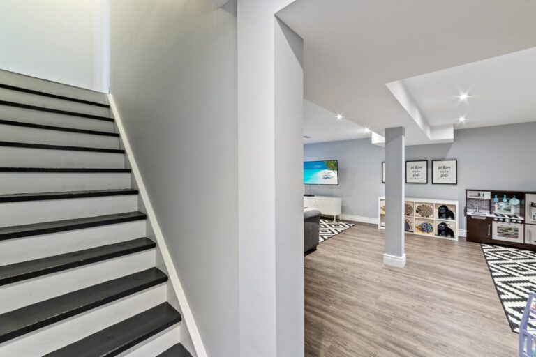 569 Langholm St-27