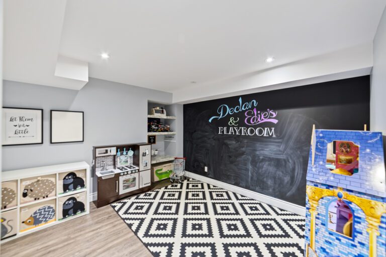 569 Langholm St-29