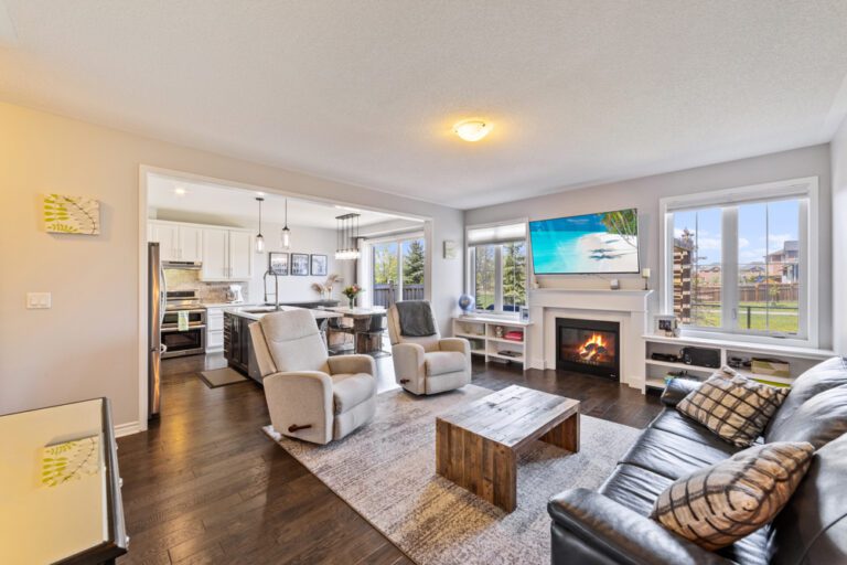 569 Langholm St-7
