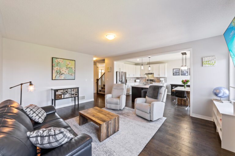 569 Langholm St-8