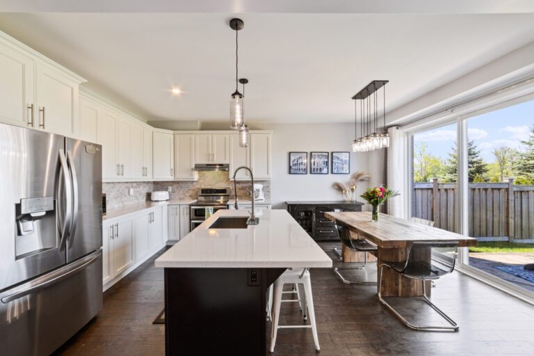 569 Langholm St-9