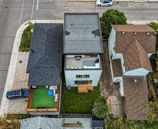 An aerial view of a house with a pool in the middle.